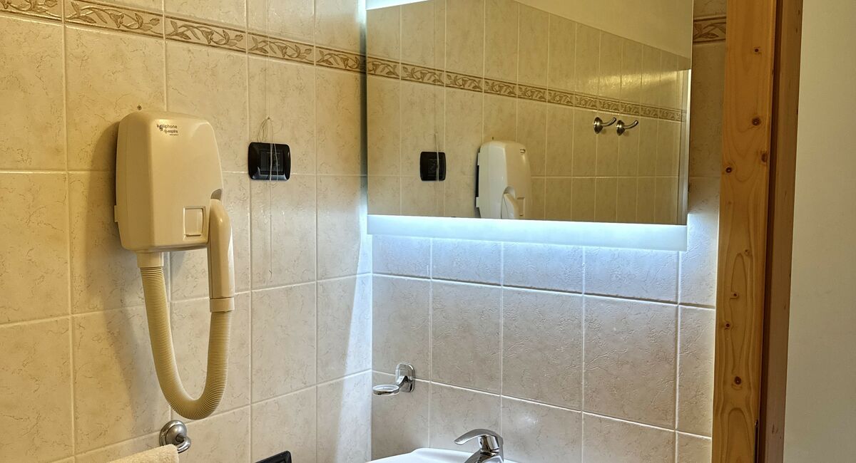 Camera famigliare | Più spazio, più comfort e ambienti pensati per condividere il soggiorno senza rinunciare alla tranquillità.